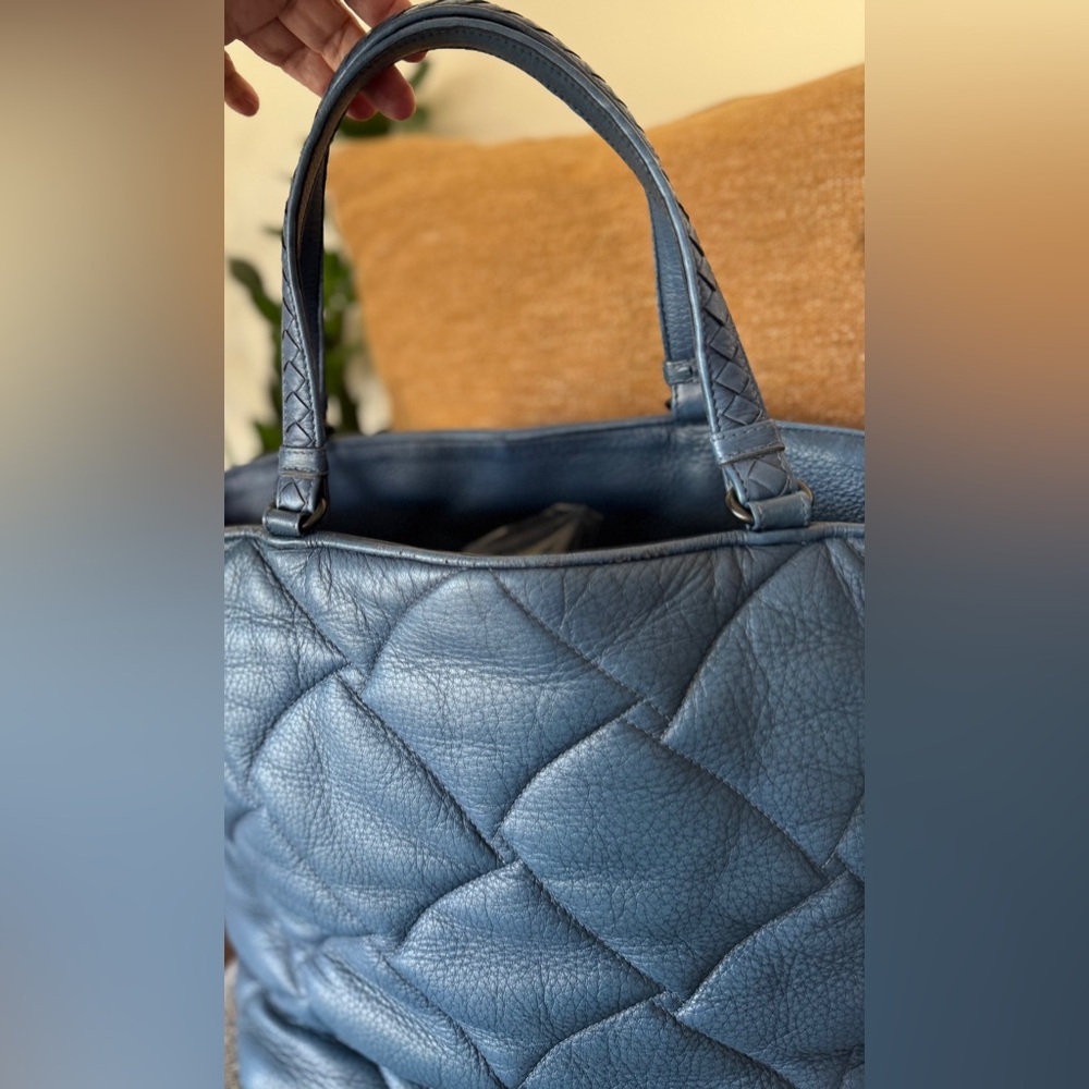Bottega Veneta, Large Veneta Hobo Bag in Deep Cobalt/Cielo Blue - Picture 5 of 16